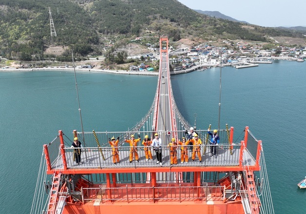 벚꽃 장관 '남해대교 주탑 오르는 체험' 참가자 모집