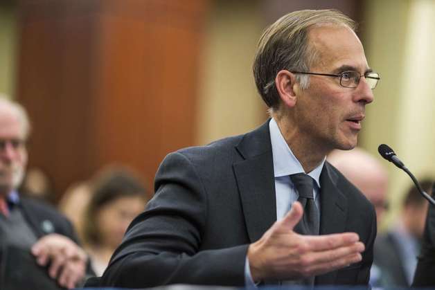 무디스 수석경제학자 "1년내 美경기침체 확률 50%…유가 문제"