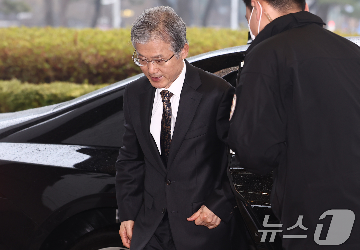 (서울=뉴스1) 김민지 기자 = 조희대 대법원장이 18일 오전 서울 서초구 대법원으로 출근하고 있다.  2026.3.18/뉴스1