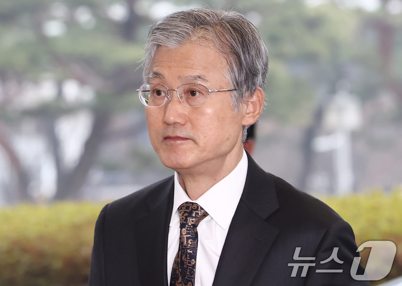 (서울=뉴스1) 김민지 기자 = 조희대 대법원장이 18일 오전 서울 서초구 대법원으로 출근하고 있다. 2026.3.18/뉴스1