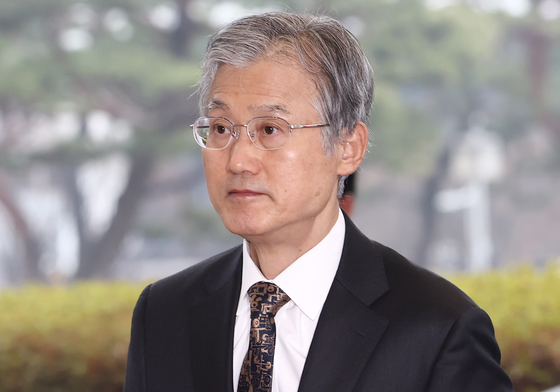 출근하는 조희대 대법원장