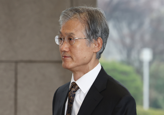 출근하는 조희대 대법원장