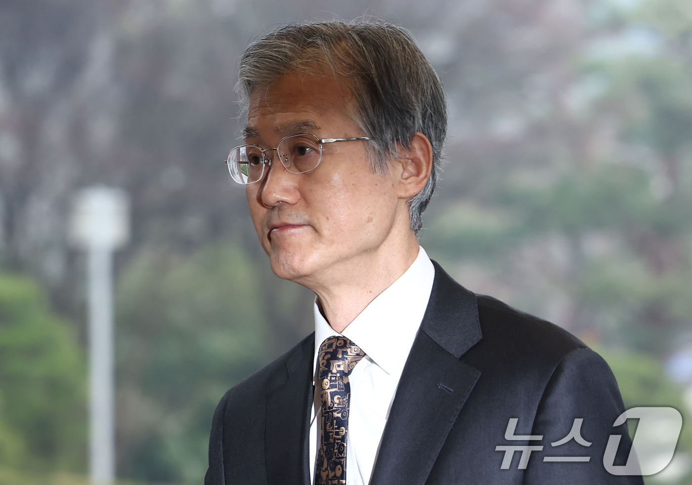 (서울=뉴스1) 김민지 기자 = 조희대 대법원장이 18일 오전 서울 서초구 대법원으로 출근하고 있다.  2026.3.18/뉴스1