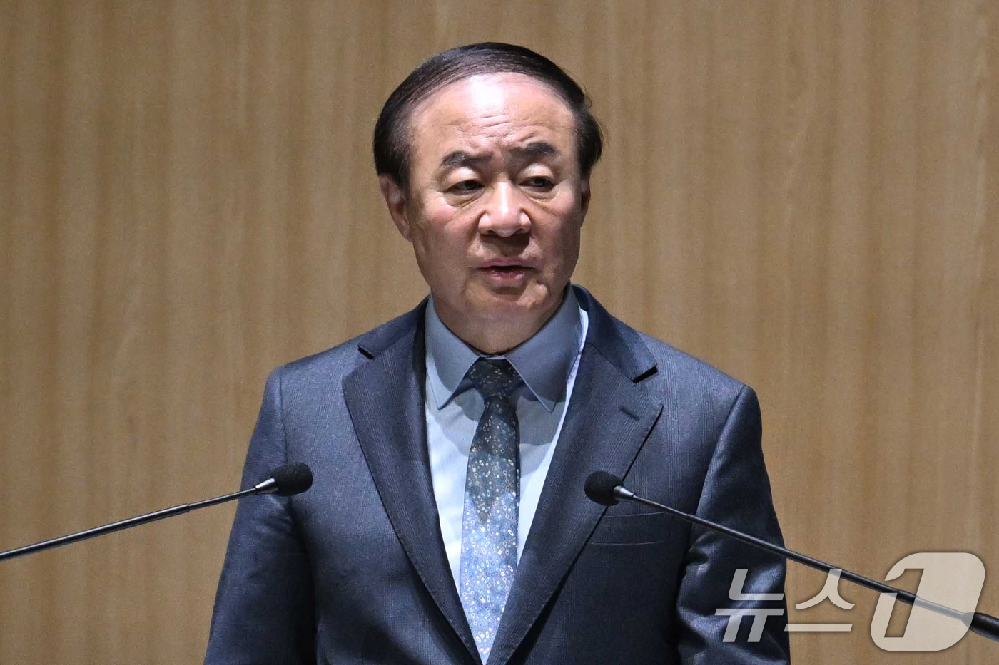 (수원=뉴스1) 김영운 기자 = 의장을 맡은 전영현 삼성전자 대표이사 부회장 겸 DS부문장이 18일 오전 경기 수원시 수원컨벤션센터에서 열린 제57기 정기 주주총회에서 인사말을 하 …