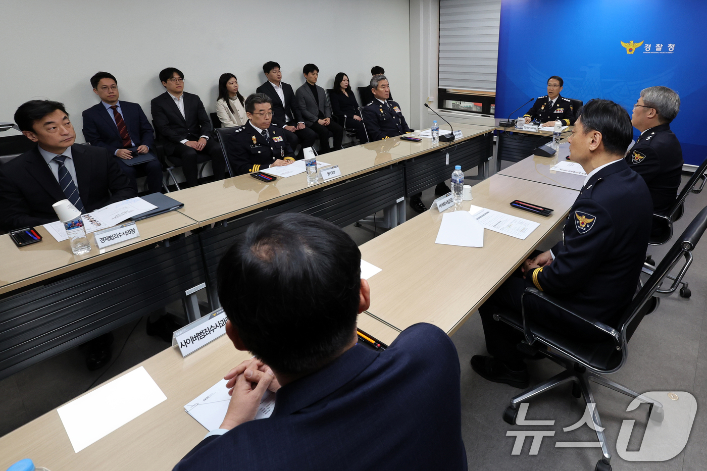 (서울=뉴스1) 황기선 기자 = 유재성 경찰청장 직무대행이 18일 오전 서울 서대문구 경찰청에서 열린 제9회 전국동시지방선거 선거사범 수사상황실 현판식을 마치고 모두발언을 하고 있 …