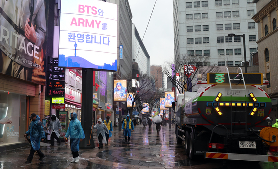 명동 물청소…BTS 공연·봄 관광객 맞이