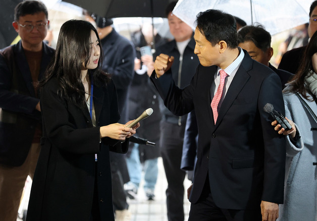 정치자금법위반 2차 공판 출석하는 오세훈 시장