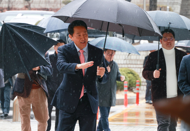 정치자금법위반 2차 공판 출석하는 오세훈 시장