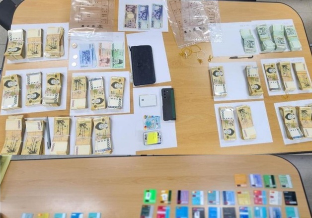 "현금 엄청 뽑아요" 놀란 시민 신고…일당 가방에 현금 1억, 카드 84장