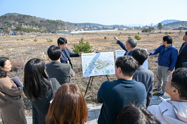 부여 '근로자 행복타운' 조성 예정지에 지방시대위원회 방문