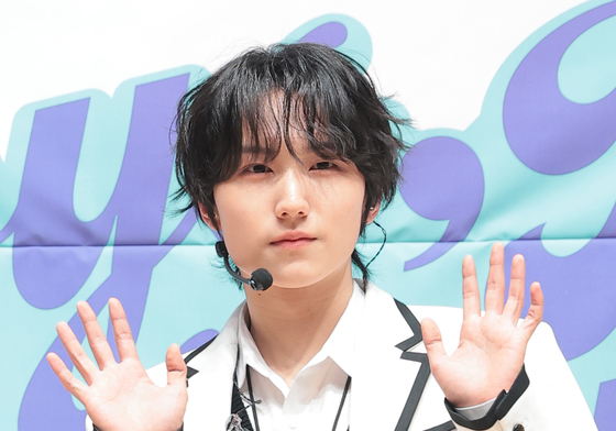 엠비오 승상, 왕자님 손 인사