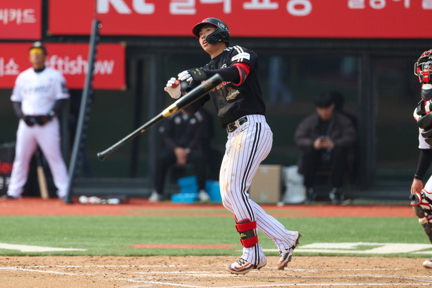 강속구 대신 방망이 잡은 LG 추세현, 시범경기 타율 4할 맹타