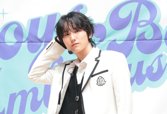 포즈 취하는 엠비오 승상