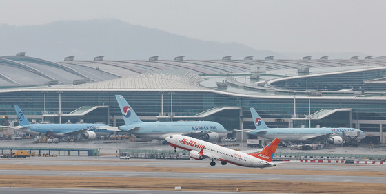 유가·환율 급등, 항공업계 겹악재