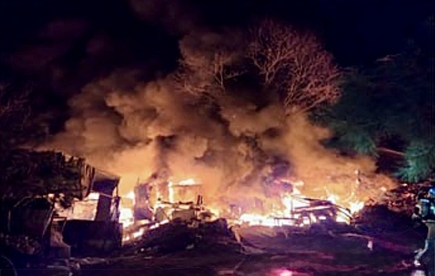 한밤 주거용 비닐하우스 화재…'유케어 시스템'이 큰 피해 막았다