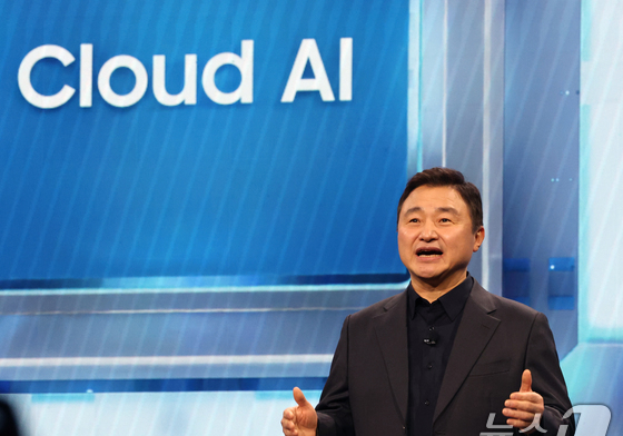 노태문 대표 "에이전틱 AI폰 시대 선도…올해 AI기기 8억대 출하"