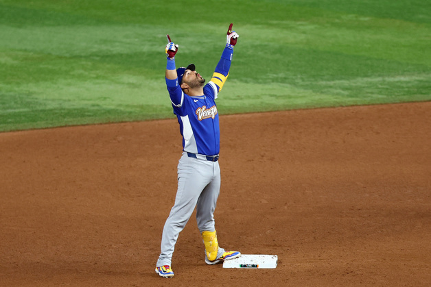 베네수엘라, '마두로 더비' 미국 3-2 제압…WBC 사상 첫 우승
