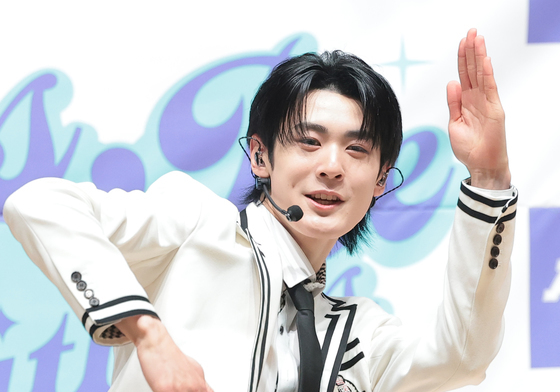 엠비오 루원, 빛나는 무대