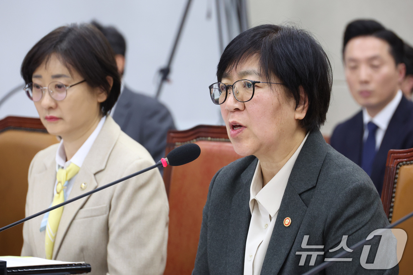 (서울=뉴스1) 신웅수 기자 = 정은경 보건복지부 장관이 18일 서울 여의도 국회에서 열린 연금개혁특별위원회 전체회의에서 의원 질의에 답변하고 있다. 2026.3.18/뉴스1