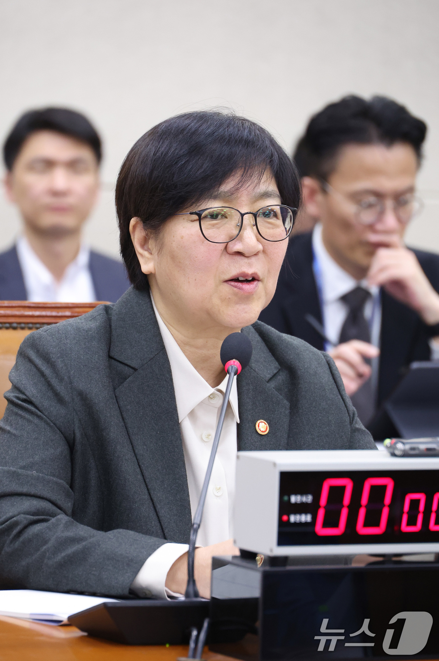 (서울=뉴스1) 신웅수 기자 = 정은경 보건복지부 장관이 18일 서울 여의도 국회에서 열린 연금개혁특별위원회 전체회의에서 의원 질의에 답변하고 있다. 2026.3.18/뉴스1