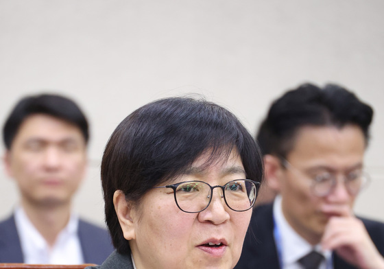 답변하는 정은경 보건복지부 장관