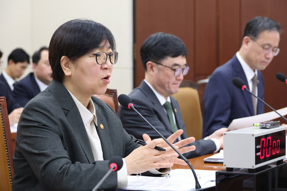 연금개혁 질의 답변하는 정은경 장관
