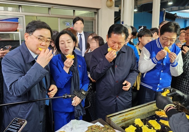 '하동 방문' 민주당 지도부…제윤경 군수 예비후보 지지 호소