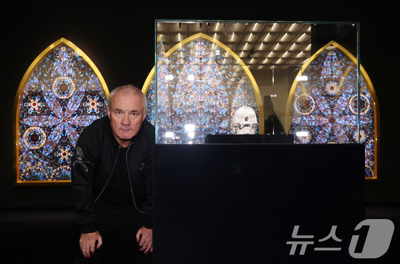 (서울=뉴스1) 박지혜 기자 = 세계적인 현대미술 거장 데이미언 허스트가 18일 오전 서울 종로구 국립현대미술관 서울에서 열린 '진실은 없어 그러나 모든 것은 가능하지' 기자간담회 …