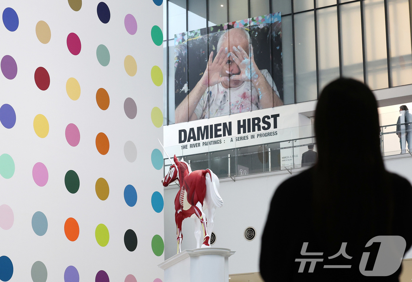 (서울=뉴스1) 박지혜 기자 = 18일 오전 서울 종로구 국립현대미술관 서울에서 열린 세계적인 현대미술 거장 데이미언 허스트 개인전 '진실은 없어 그러나 모든 것은 가능하지' 기자 …