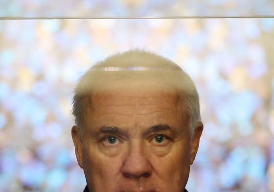 다이아 박힌 해골의 작가, 허스트 한국 찾았다