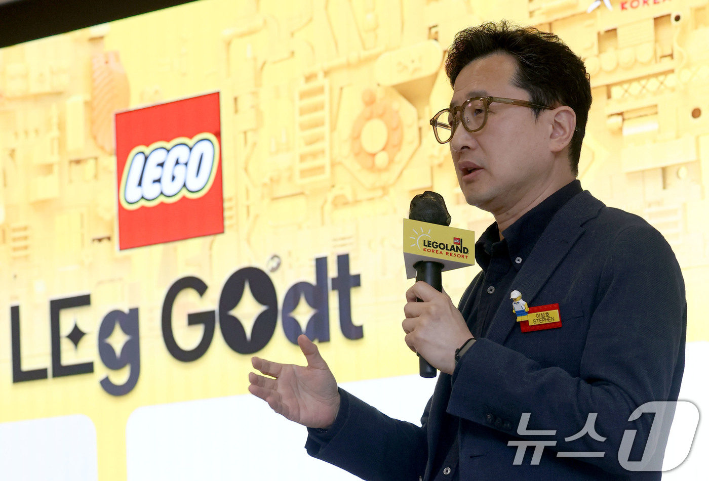 (서울=뉴스1) 이광호 기자 = 이성호 멀린 엔터테인먼트코리아 대표이사가 18일 서울 종로구 센트로폴리스에서 열린 레고랜드 코리아리조트 기자간담회에서 어린이와 가족 중심의 체험을 …