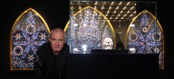 죽음과 욕망의 허스트, 첫 아시아 개인전