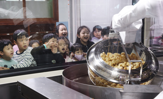 신기한 튀김 로봇