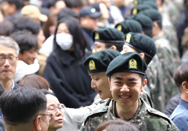 신병 교육 마치고 다시 만난 부모님