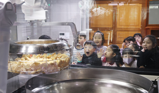 신기한 튀김 로봇