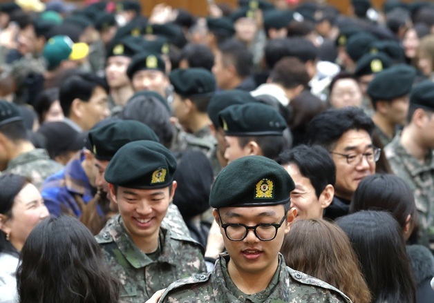 훈련 마치고 다시 뵙는 부모님