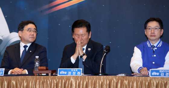 생각에 잠긴 정청래