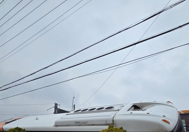 서산서 20명 탄 고속버스 승용차 피하다 수로에 빠져…승객 2명 다쳐