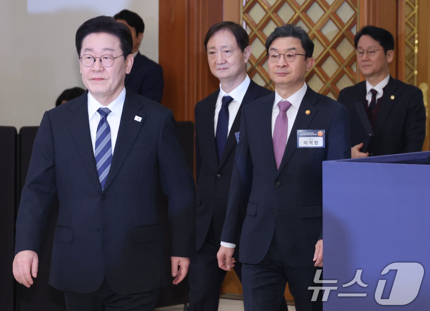 본문 이미지 - 이재명 대통령이 18일 청와대에서 열린 자본시장 안정과 정상화 간담회에 참석하고 있다. 2026.3.18 ⓒ 뉴스1 이재명 기자