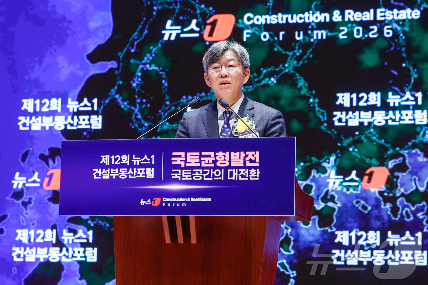(서울=뉴스1) 안은나 기자 = 김이탁 국토교통부 1차관이 18일 오후 서울 여의도 한국거래소에서 열린 제12회 뉴스1 건설부동산포럼에 참석해 축사를 하고 있다. 2026.3.18 …