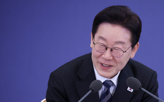 밝은 미소 짓는 이재명 대통령