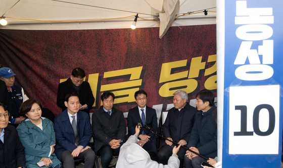 개혁진보 4당 천막 농성장 찾은 한병도 민주당 원내대표