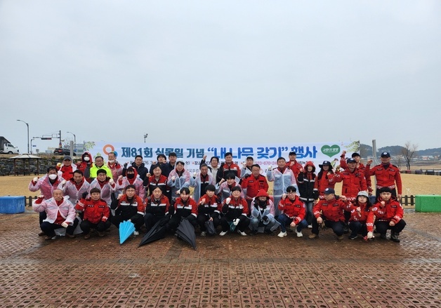 양양 남대천서 '내 나무 갖기' 행사…묘목 6000본 나눔