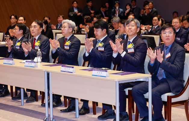 뉴스1 건설부동산포럼, 손뼉치는 내빈들