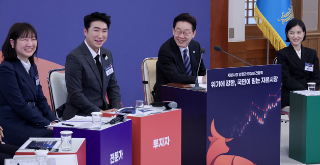 미소 짓는 이재명 대통령