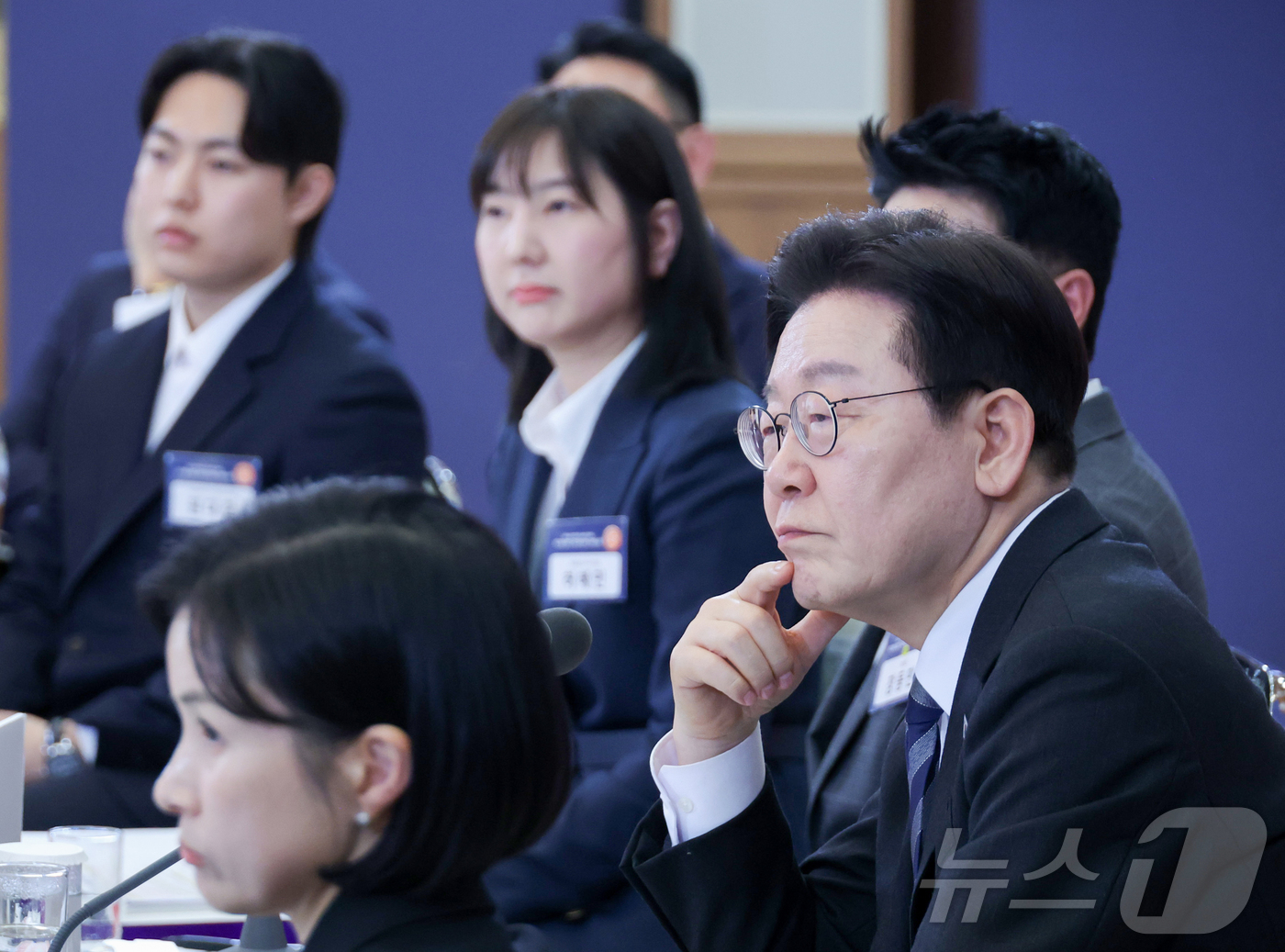 (서울=뉴스1) 이재명 기자 = 이재명 대통령이 18일 청와대에서 열린 자본시장 안정과 정상화 간담회에서 참석자의 발언을 듣고 있다. 2026.3.18/뉴스1