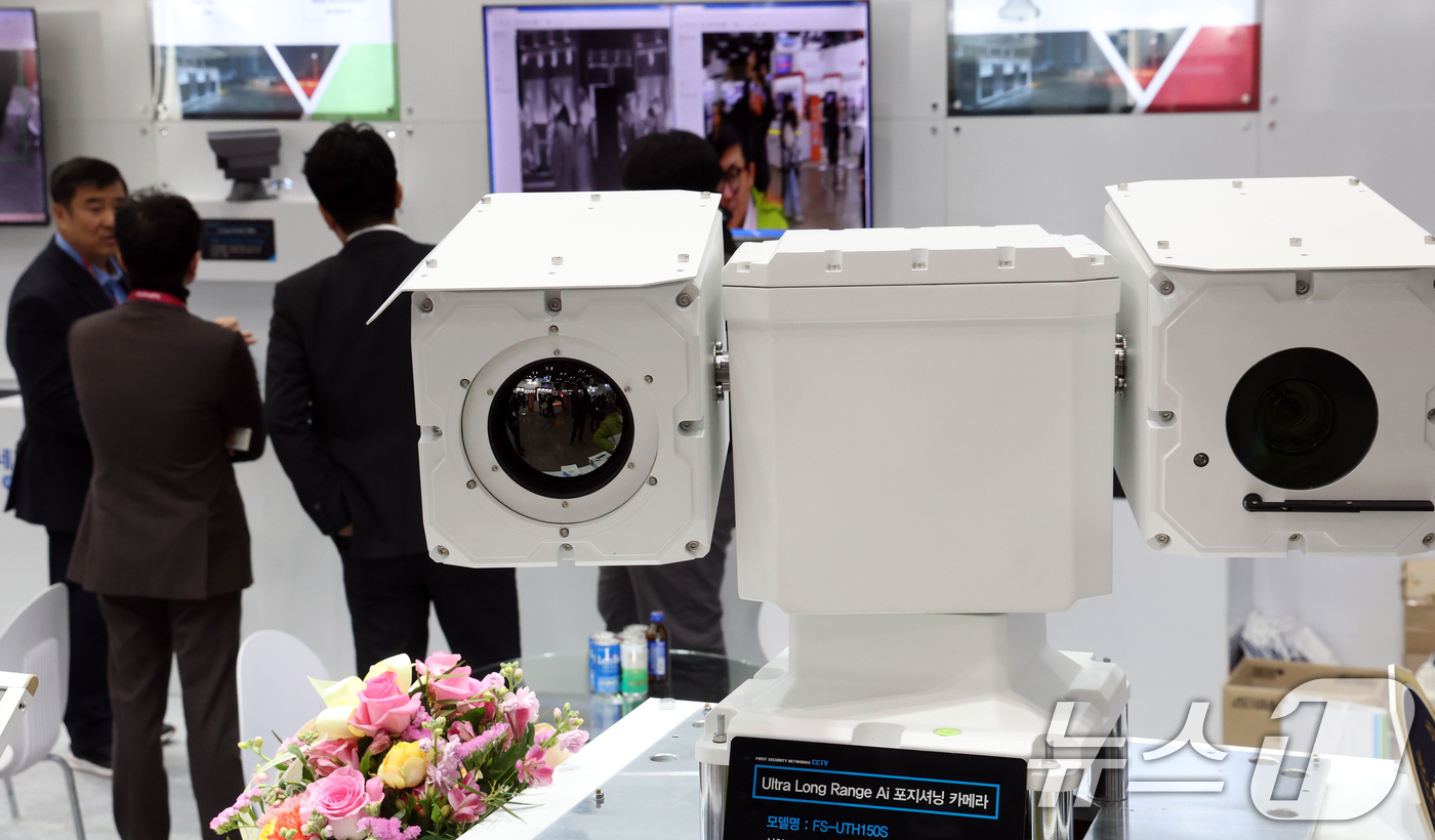 (고양=뉴스1) 김명섭 기자 = 18일 경기도 고양시 킨텍스에서 열린 제25회 세계 보안 엑스포(SECON 2026)& 제14회 전자정부 정보보호 솔루션 페어(SECON 2026) …