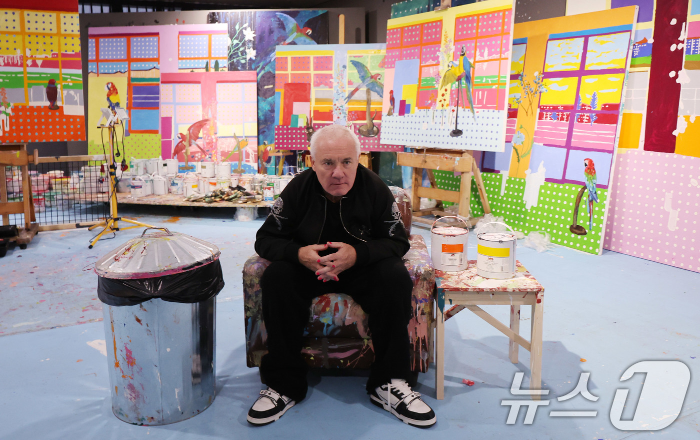 (서울=뉴스1) 박지혜 기자 = 세계적인 현대미술 거장 데이미언 허스트가 18일 오전 서울 종로구 국립현대미술관 서울에서 열린 '진실은 없어 그러나 모든 것은 가능하지' 개인전 기 …