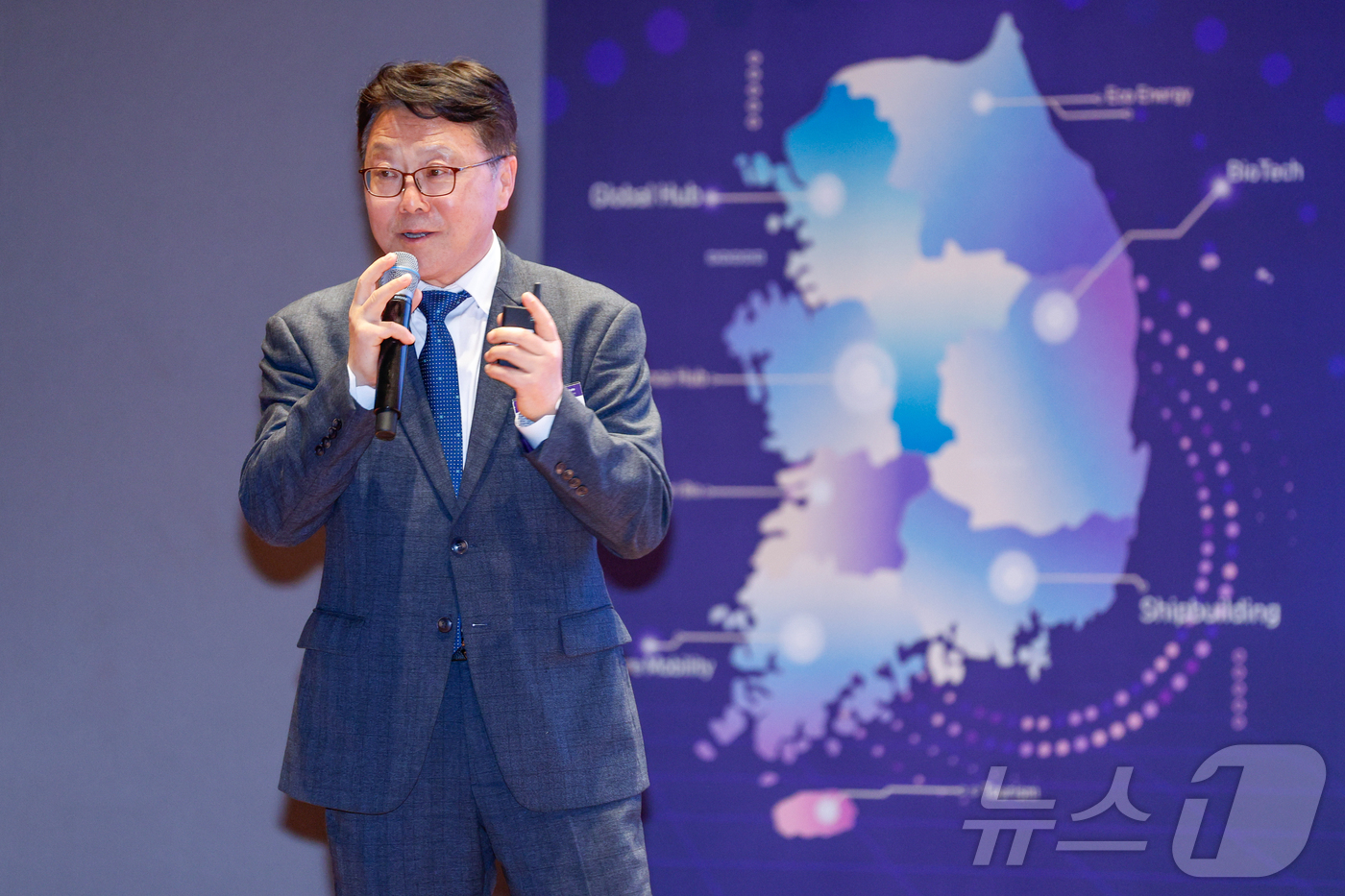 (서울=뉴스1) 안은나 기자 = 정의경 국토교통부 국토도시실장이 18일 오후 서울 여의도 한국거래소에서 열린 제12회 뉴스1 건설부동산포럼에 참석해 '국토균형발전의 재설계 : 수도 …