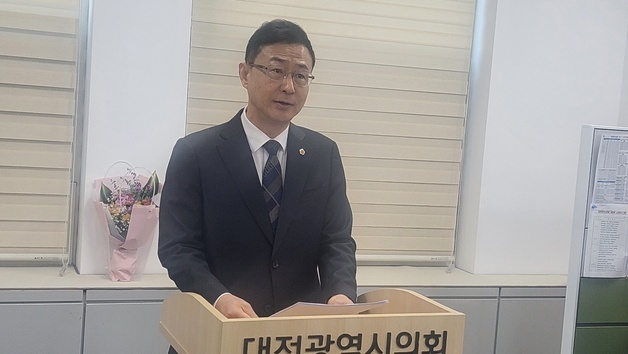 '민주당 복당' 논란 민경배 대전시의원 “지방선거 불출마”